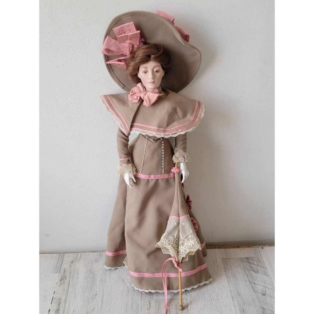 Franklin heirloom day at the race Gabriella‎ porcelain doll collectible
